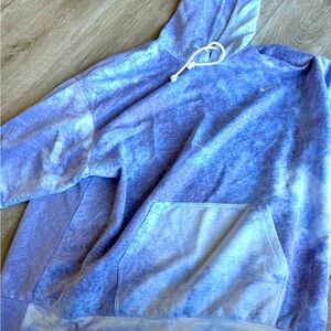Nike women’s tie dye sweatshirt